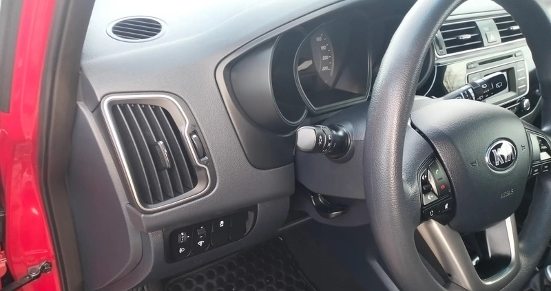 Kia Rio cena 31900 przebieg: 99137, rok produkcji 2015 z Krośniewice małe 436